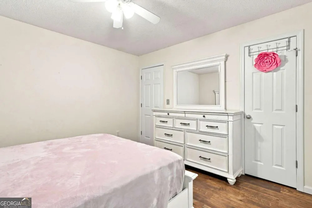 212 Oak Hollow CT White, GA 30184