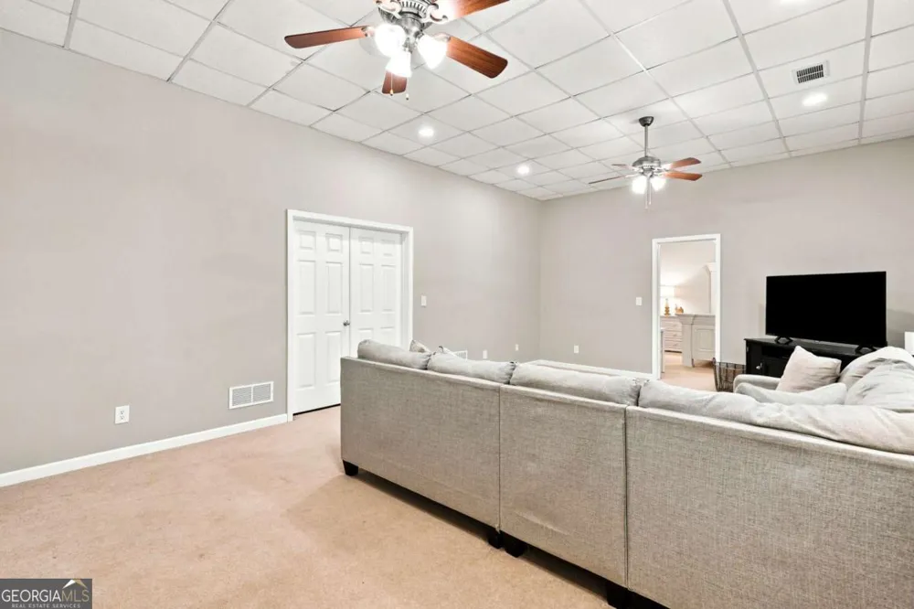 212 Oak Hollow CT White, GA 30184