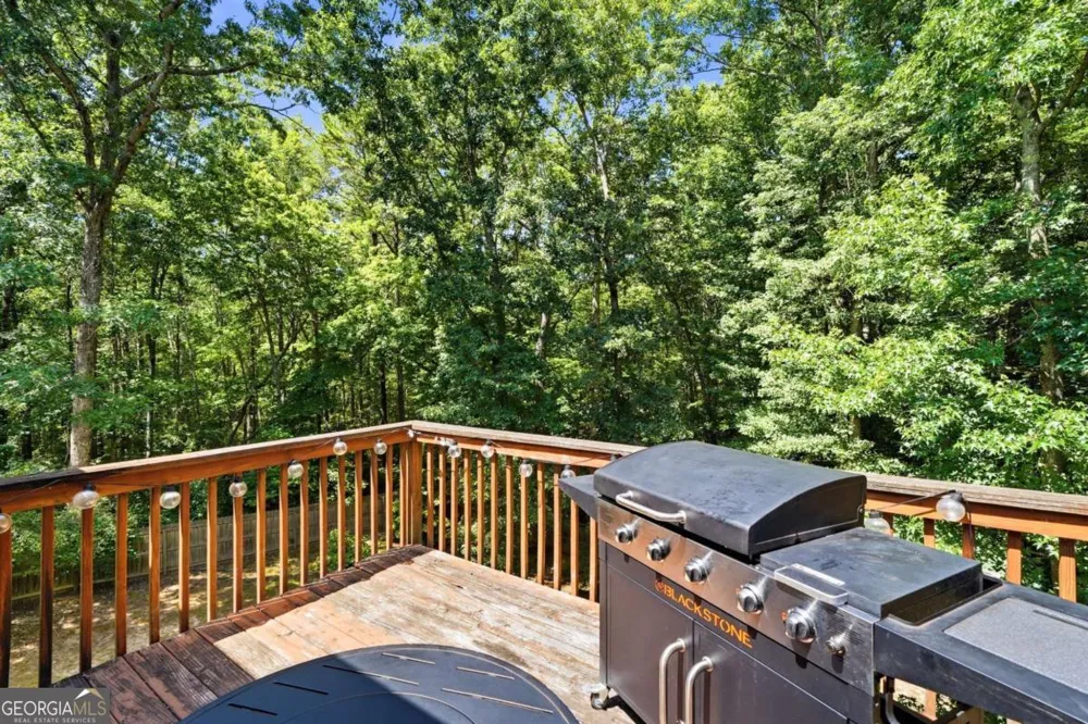 212 Oak Hollow CT White, GA 30184