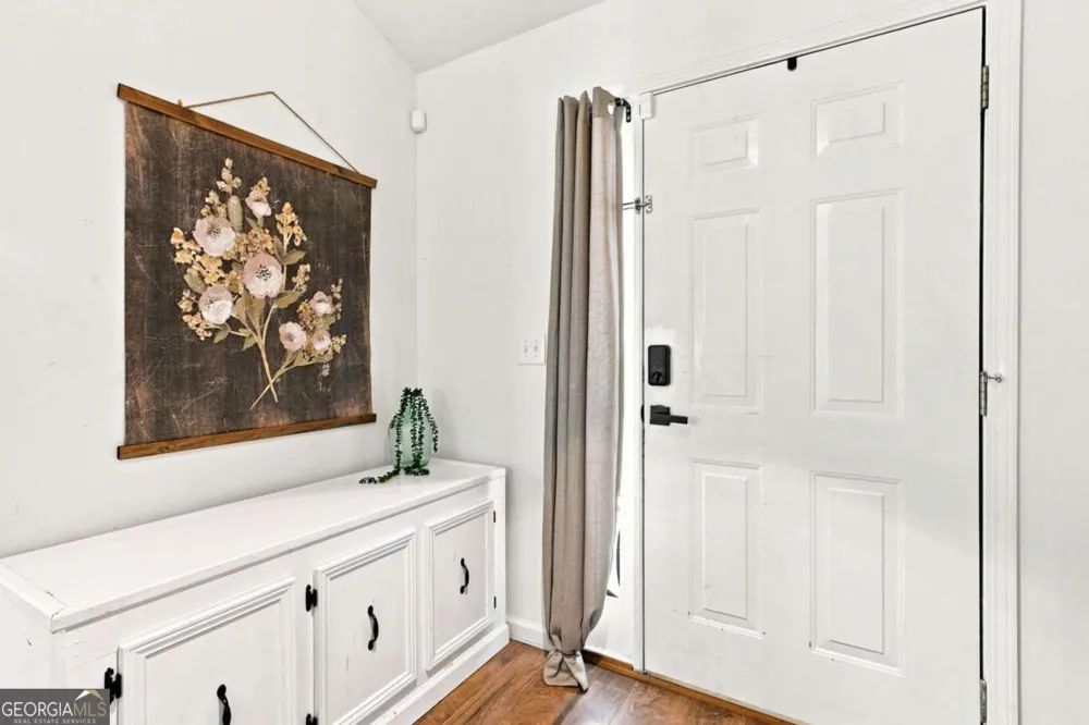 212 Oak Hollow CT White, GA 30184