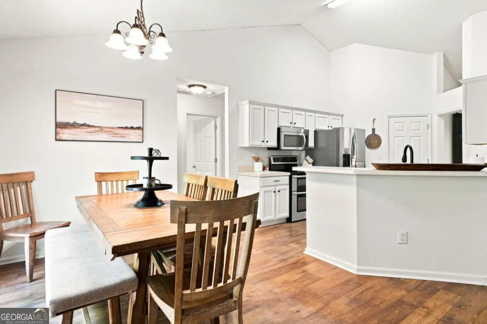 212 Oak Hollow CT White, GA 30184
