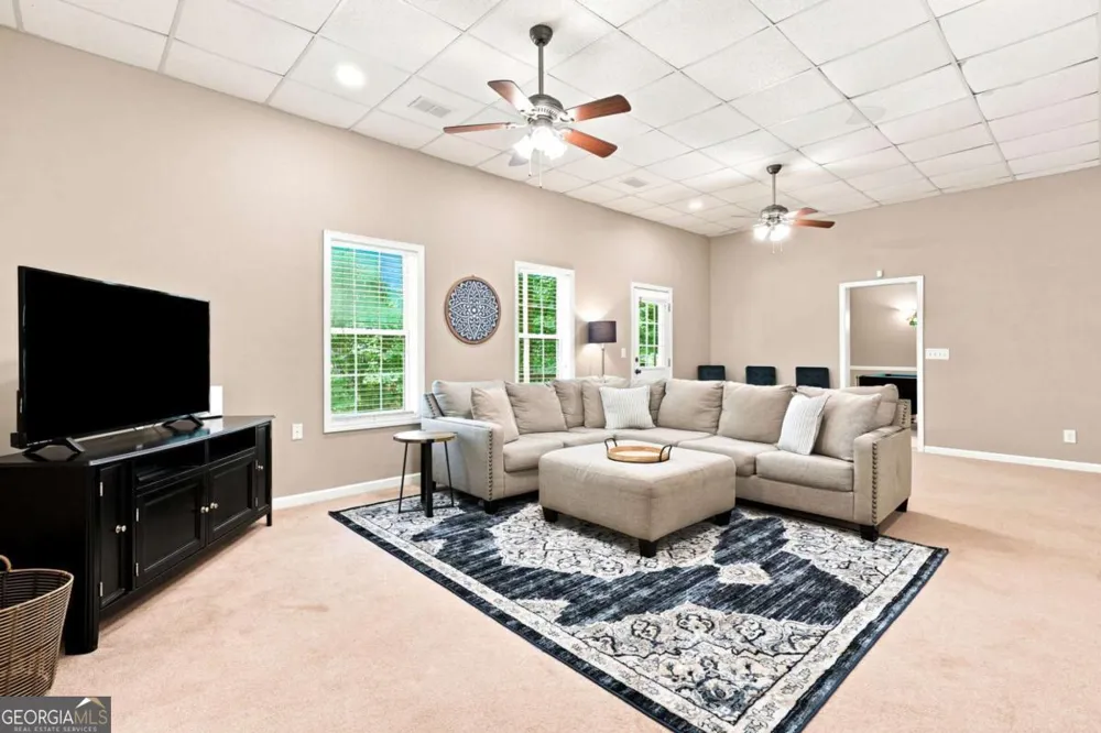 212 Oak Hollow CT White, GA 30184