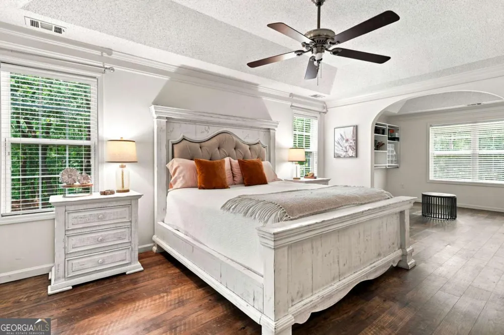 212 Oak Hollow CT White, GA 30184
