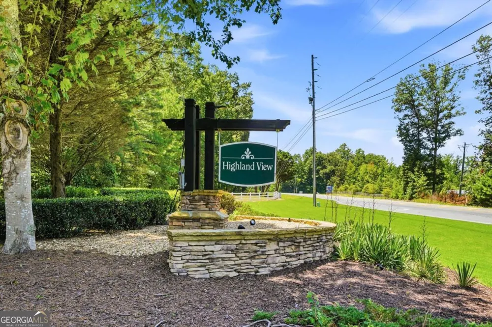 212 Oak Hollow CT White, GA 30184