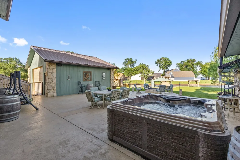 1035 Holiday Circle Seven Points, TX 75143