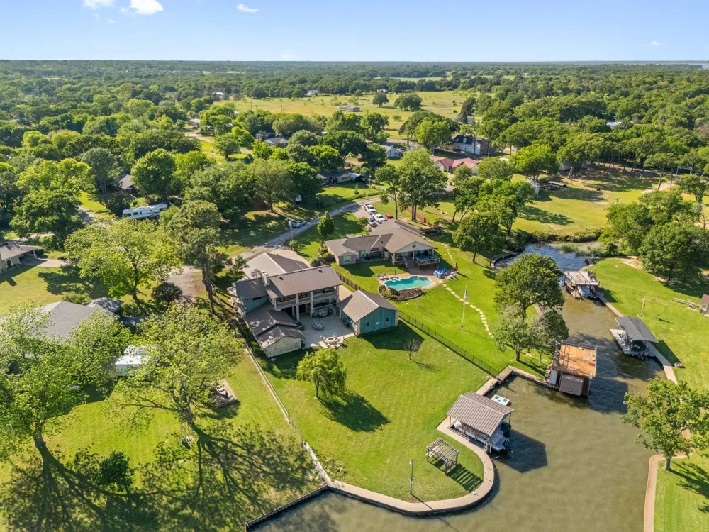 1035 Holiday Circle Seven Points, TX 75143