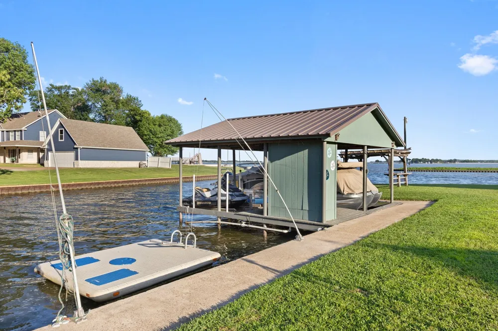 1035 Holiday Circle Seven Points, TX 75143
