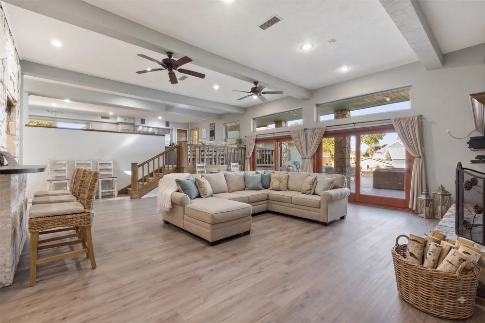 1035 Holiday Circle Seven Points, TX 75143