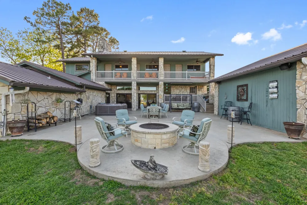 1035 Holiday Circle Seven Points, TX 75143