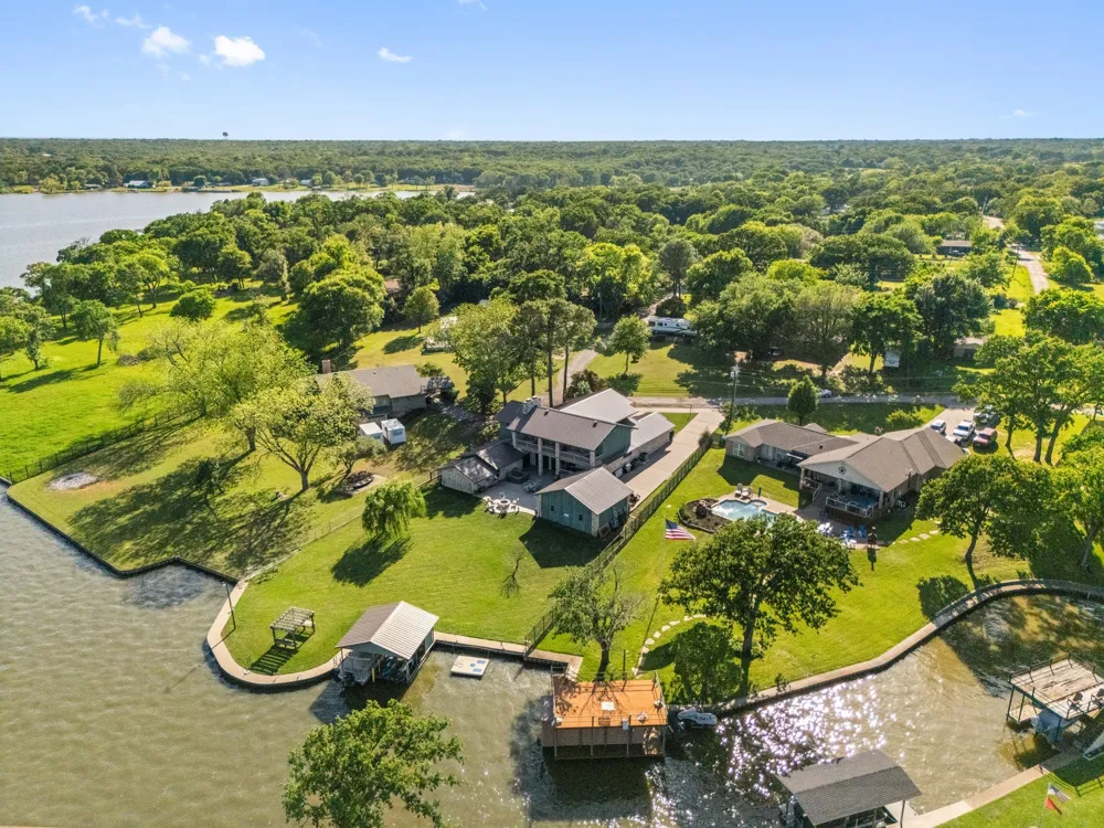 1035 Holiday Circle Seven Points, TX 75143