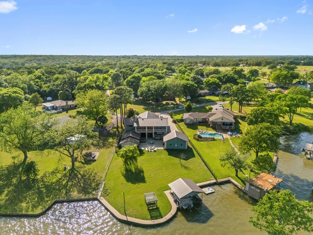 1035 Holiday Circle Seven Points, TX 75143