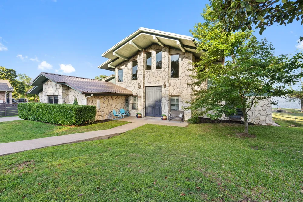 1035 Holiday Circle Seven Points, TX 75143