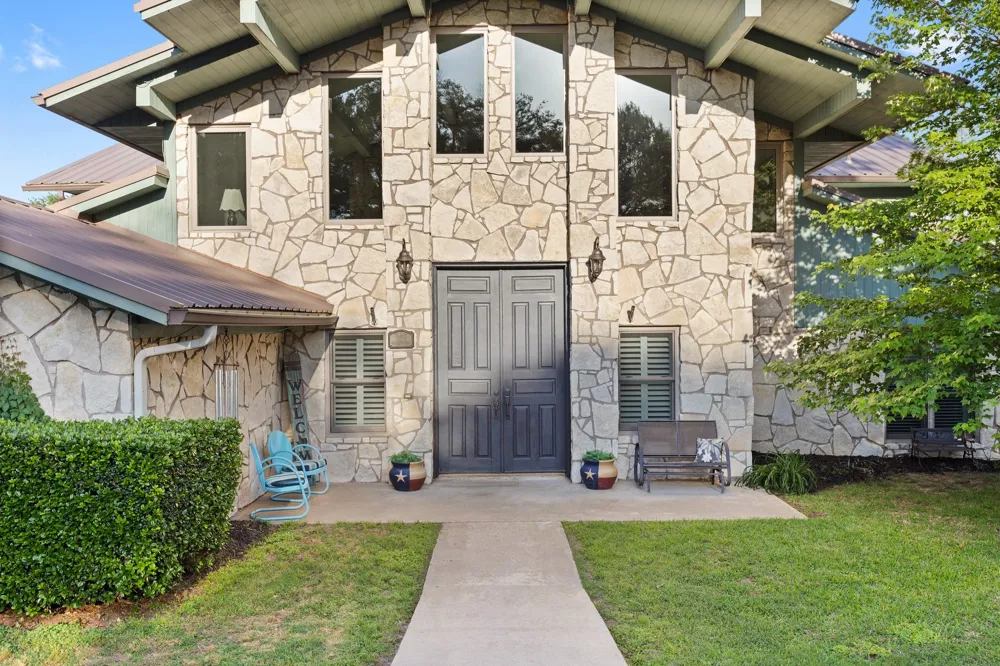 1035 Holiday Circle Seven Points, TX 75143