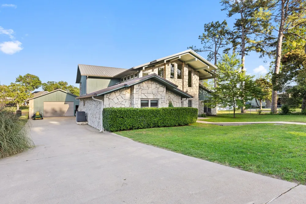 1035 Holiday Circle Seven Points, TX 75143