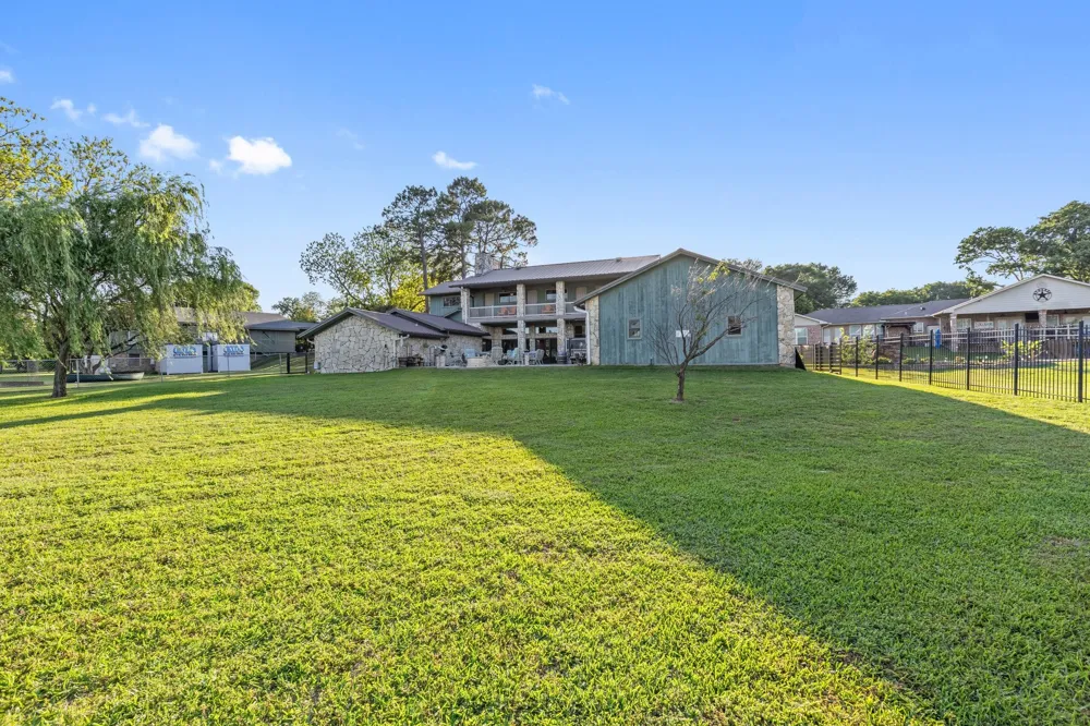 1035 Holiday Circle Seven Points, TX 75143