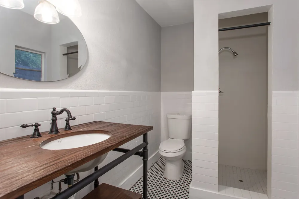 4826 Pershing Avenue Fort Worth, TX 76107