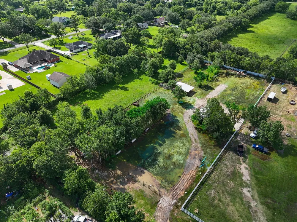6525 Lesiker Road Brookside, TX 77581