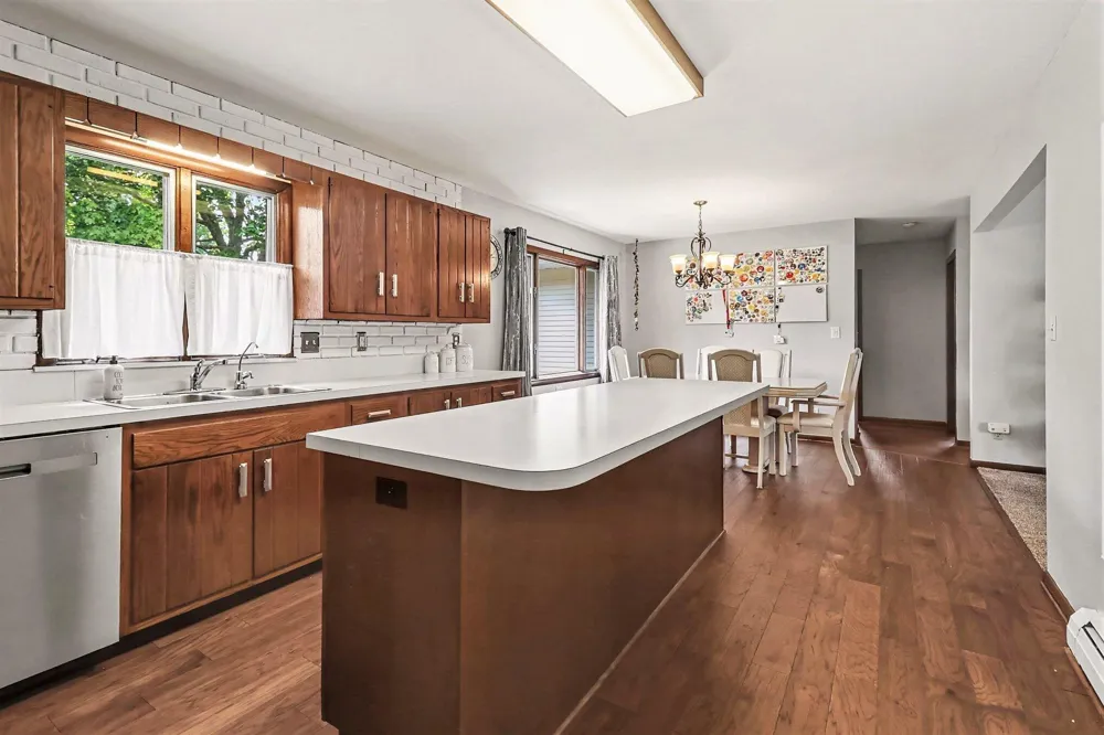 557 Broad Avenue Manistee, MI 49660