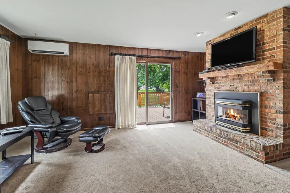 557 Broad Avenue Manistee, MI 49660