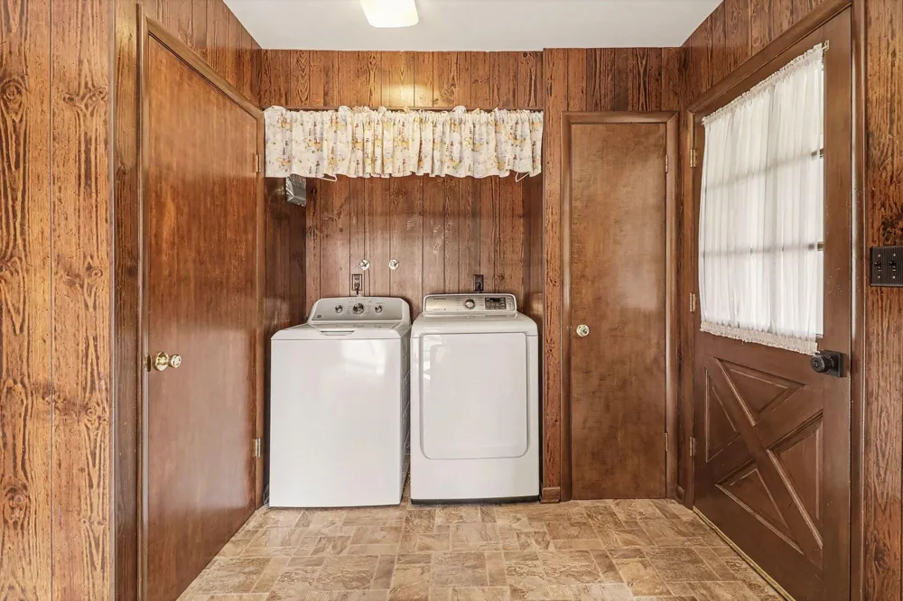 557 Broad Avenue Manistee, MI 49660