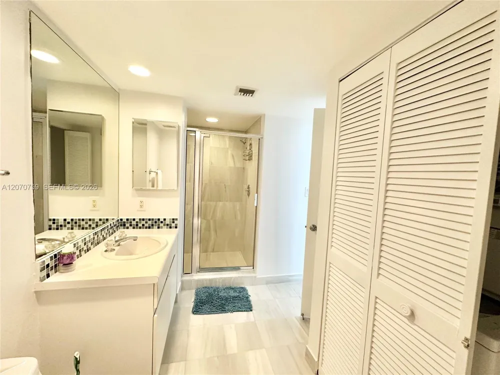 16425 E Collins Ave #1215 Sunny Isles Beach, FL 33160