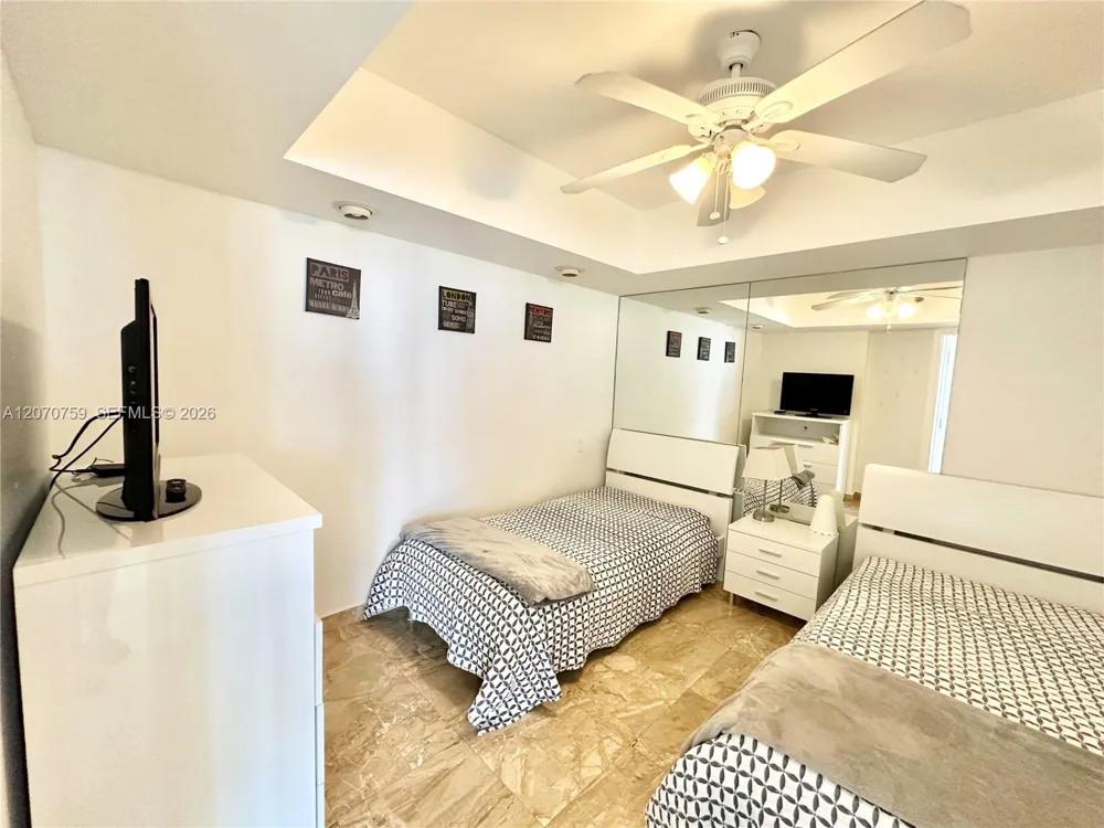16425 E Collins Ave #1215 Sunny Isles Beach, FL 33160