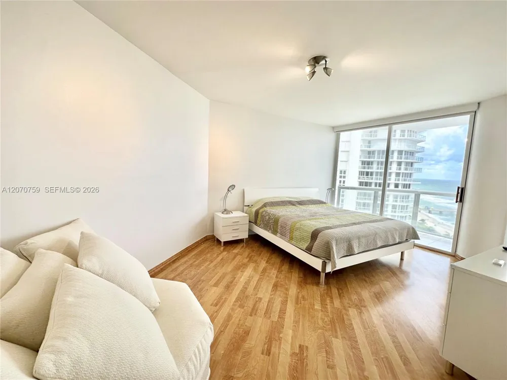 16425 E Collins Ave #1215 Sunny Isles Beach, FL 33160