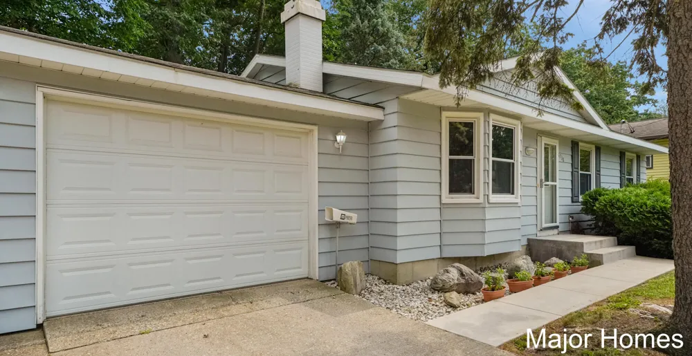 5738 Blaine Avenue SE Kentwood City, MI 49508