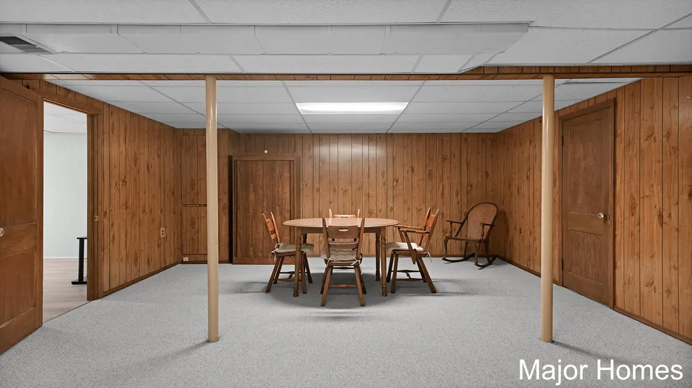 5738 Blaine Avenue SE Kentwood City, MI 49508