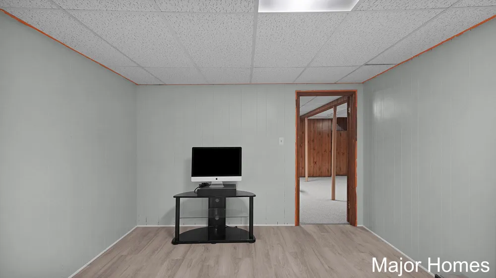 5738 Blaine Avenue SE Kentwood City, MI 49508