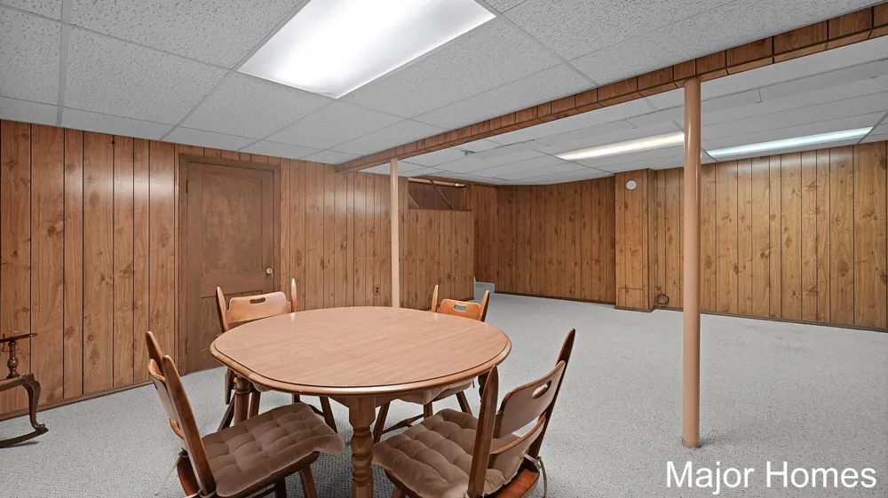 5738 Blaine Avenue SE Kentwood City, MI 49508