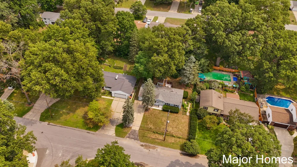 5738 Blaine Avenue SE Kentwood City, MI 49508
