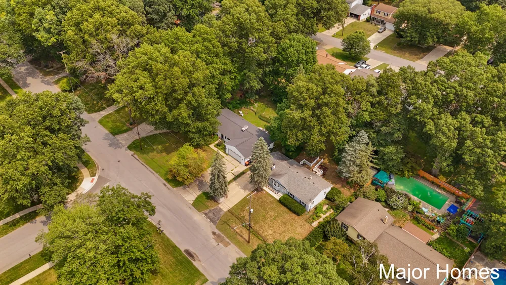 5738 Blaine Avenue SE Kentwood City, MI 49508