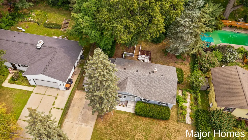 5738 Blaine Avenue SE Kentwood City, MI 49508