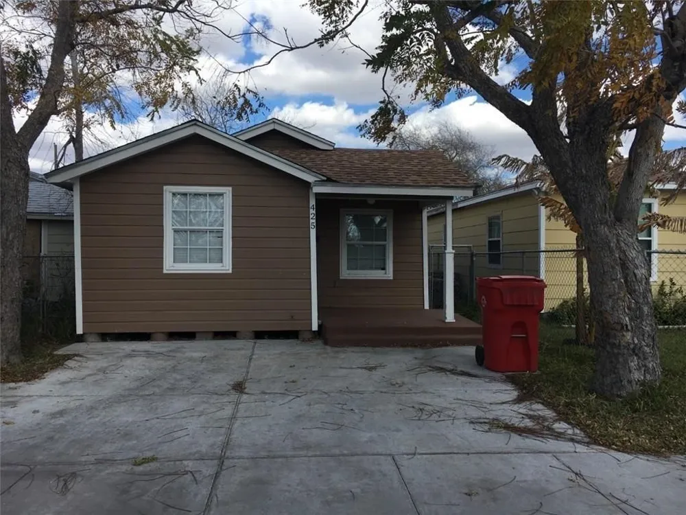 425 W Avenue D Robstown, TX 78380