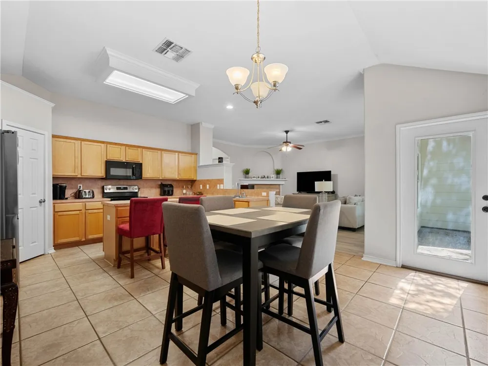 101 Plantation Drive Rockport, TX 78382