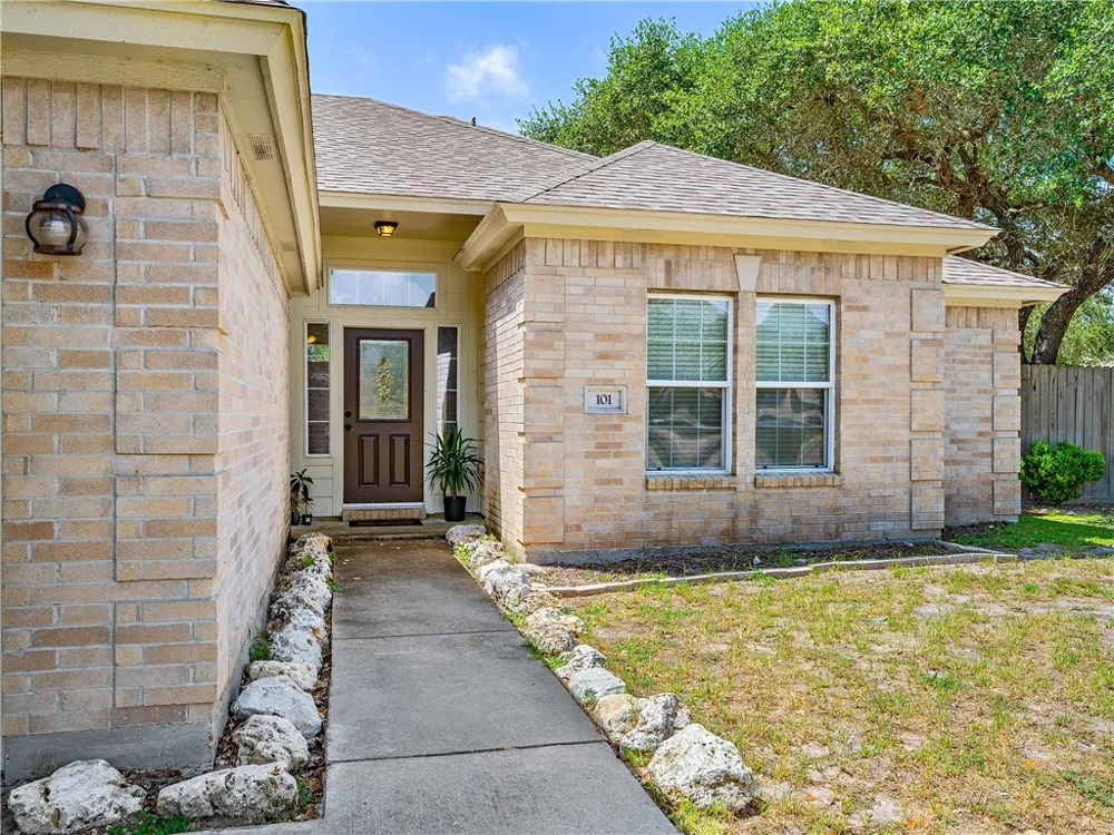 101 Plantation Drive Rockport, TX 78382