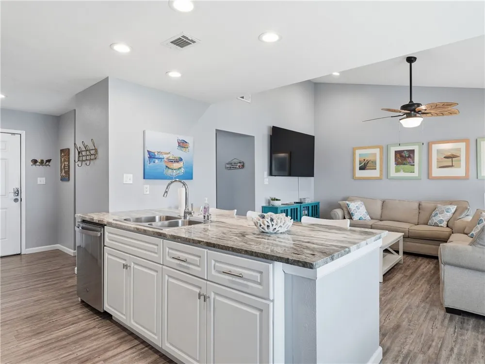 2515 Bayhouse Drive Rockport, TX 78382
