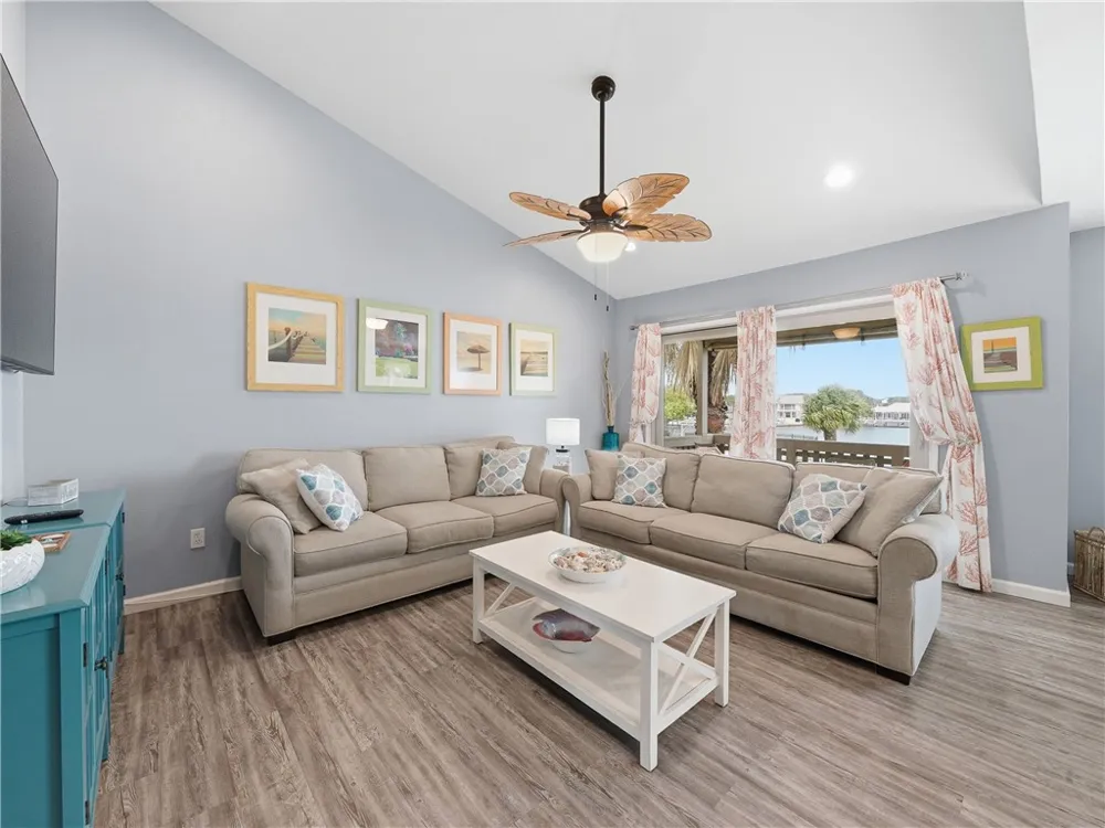 2515 Bayhouse Drive Rockport, TX 78382