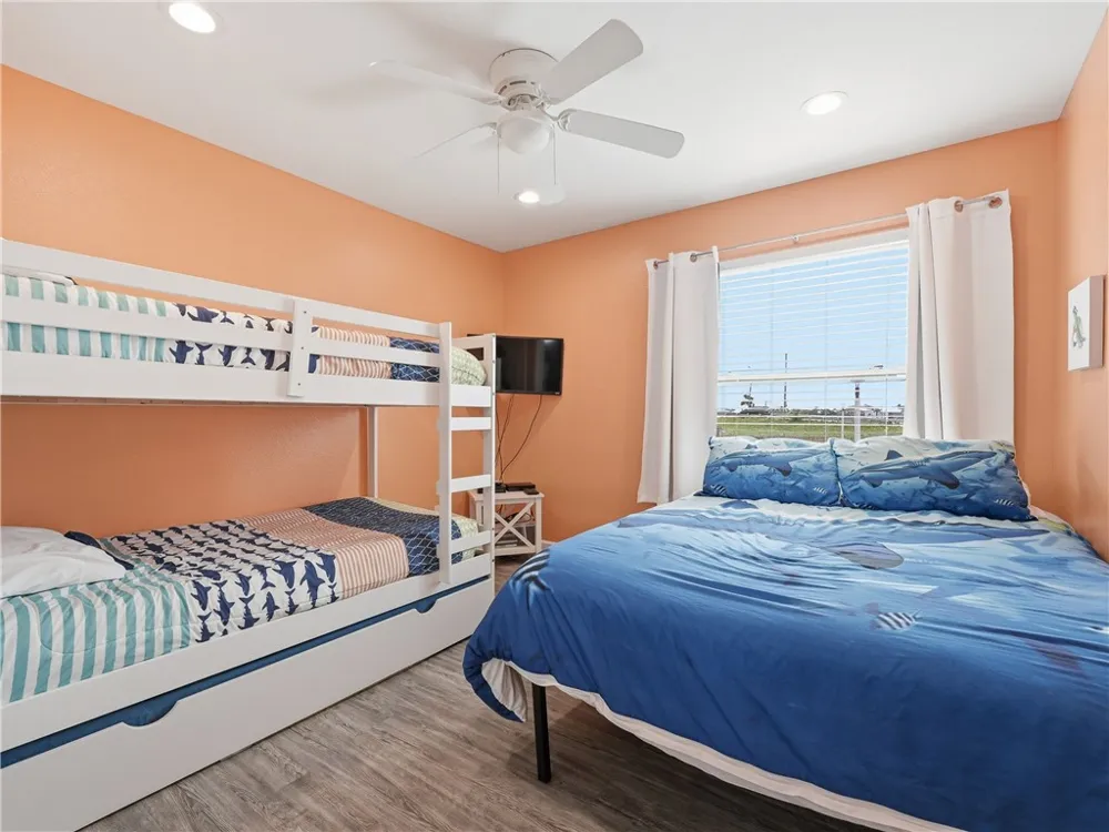 2515 Bayhouse Drive Rockport, TX 78382