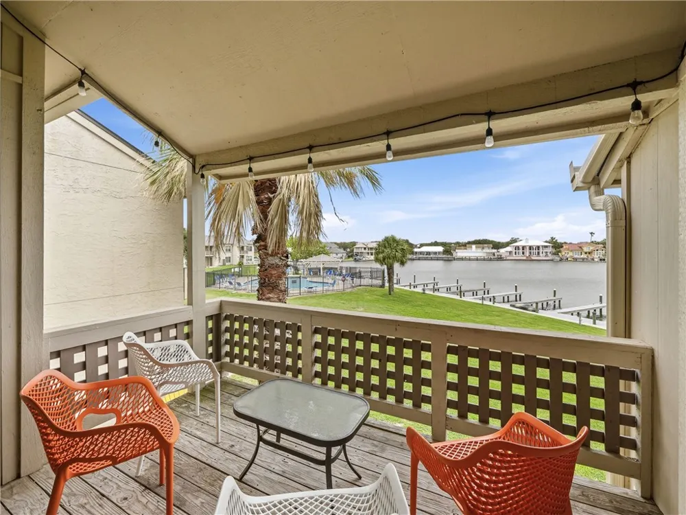 2515 Bayhouse Drive Rockport, TX 78382