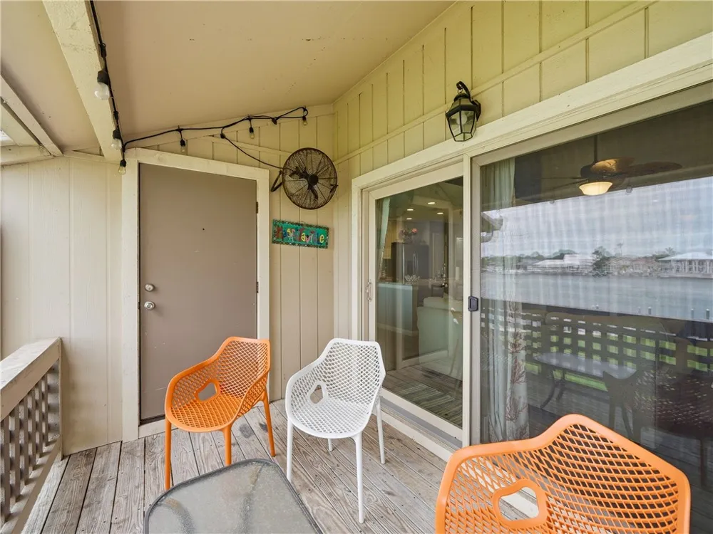 2515 Bayhouse Drive Rockport, TX 78382