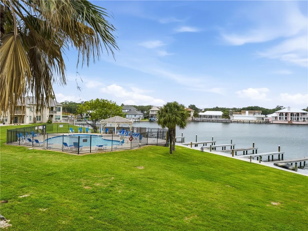 2515 Bayhouse Drive Rockport, TX 78382