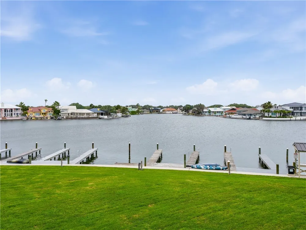 2515 Bayhouse Drive Rockport, TX 78382