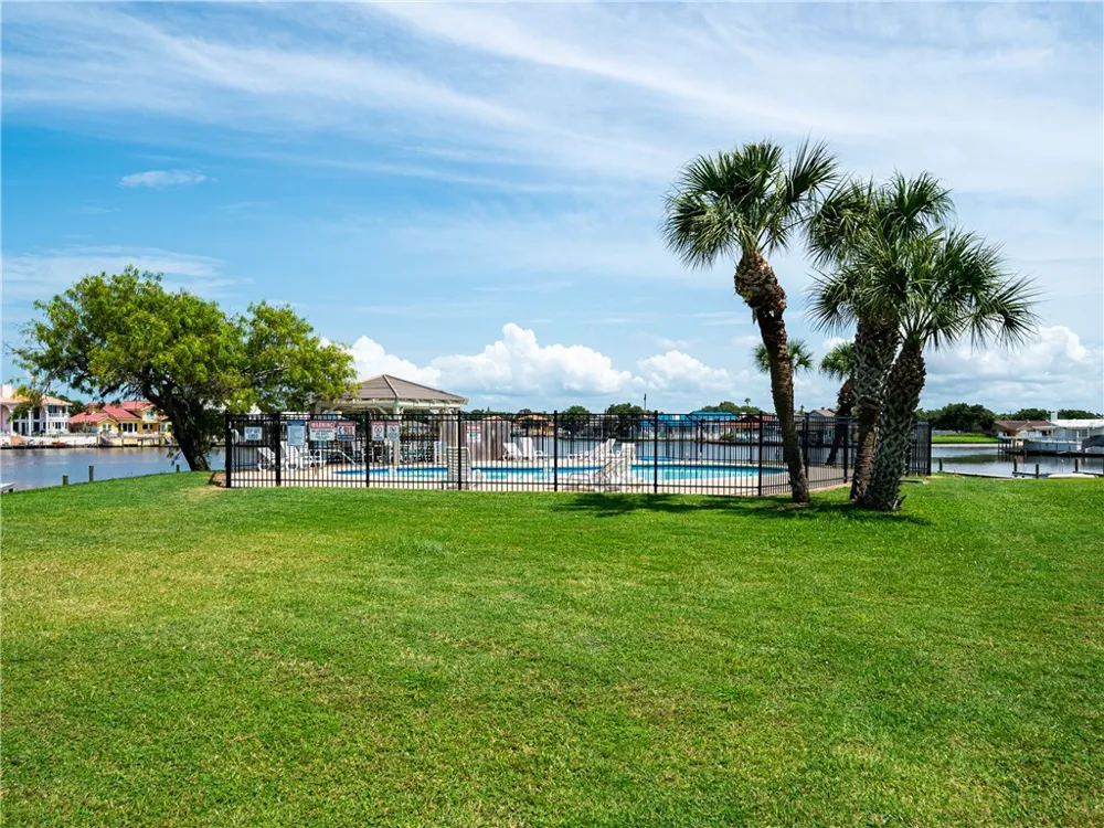 2515 Bayhouse Drive Rockport, TX 78382