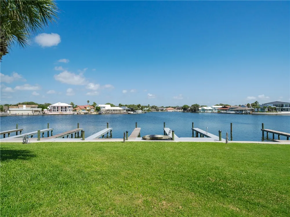 2515 Bayhouse Drive Rockport, TX 78382