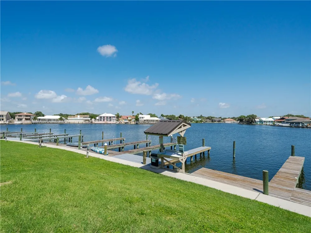 2515 Bayhouse Drive Rockport, TX 78382