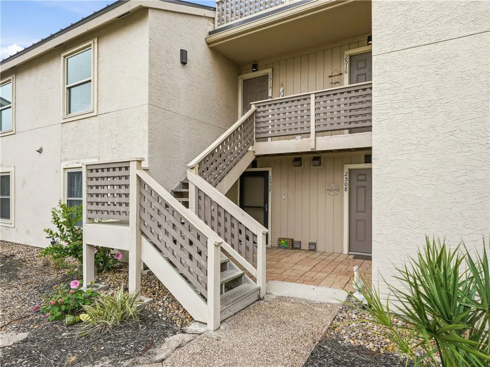 2515 Bayhouse Drive Rockport, TX 78382