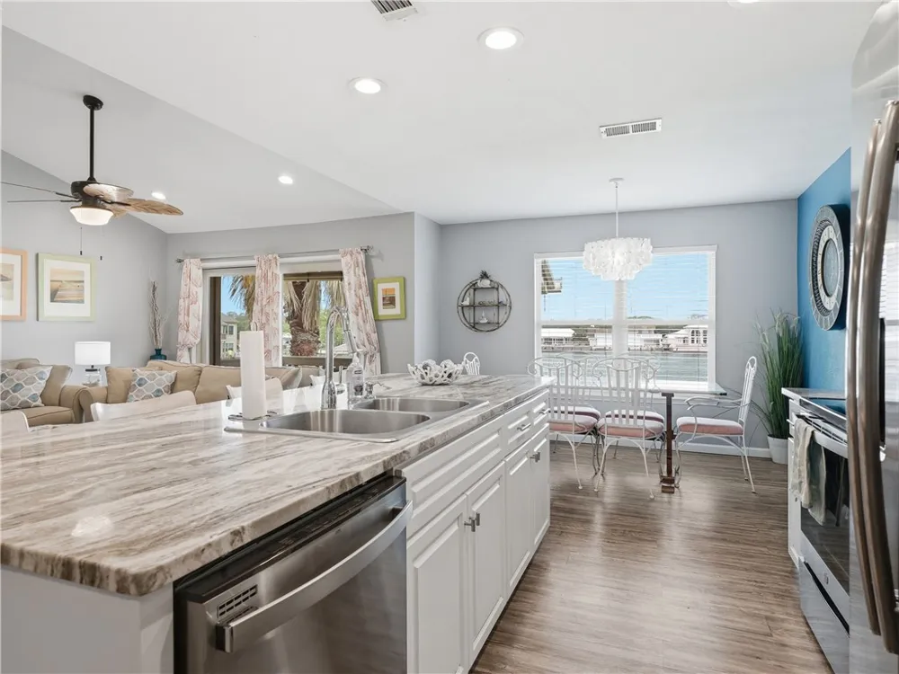 2515 Bayhouse Drive Rockport, TX 78382