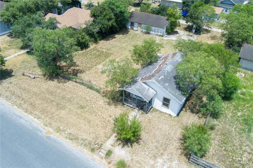512 W Alice Avenue W Kingsville, TX 78363